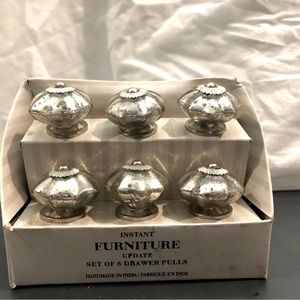 Set of 6 Drawer pulls.